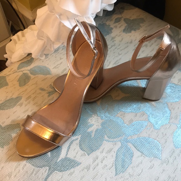 Gorgeous ankle strap Steve Madden heels - Picture 3 of 4